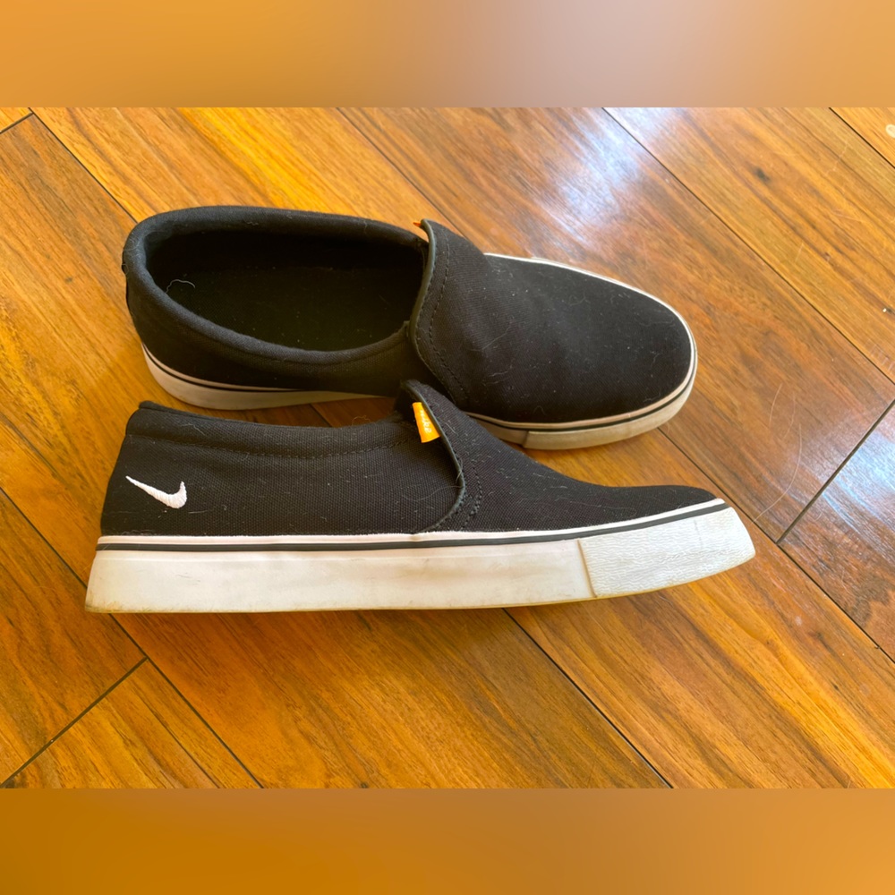 Nike loafers women black